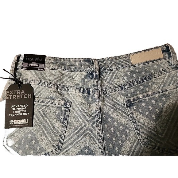 Rock &‎ Roll Denim Shorts Light Wash, Bandana Sky, Shorts 30 NWT - Picture 5 of 6